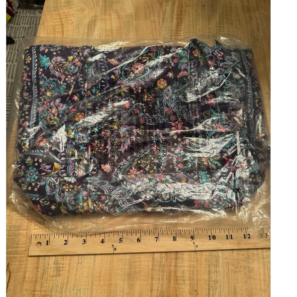 Vera Bradley Small Vera Tote in French Paisley
